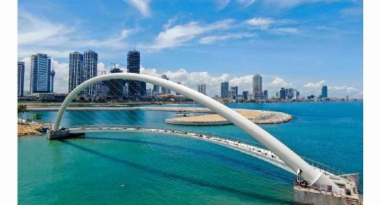 PortCity වෙරළේ පිහිනමින් සිටි අයෙක් අතුරුදන්..
